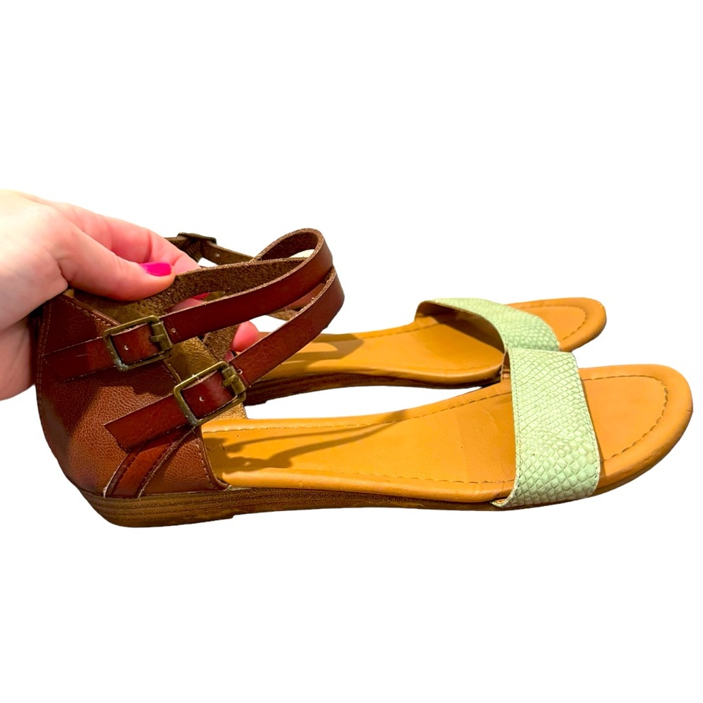 Women’s Flat Sandals With Double Ankle Straps, Zippered Back, Open Toe. Size 7.5